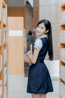 打屁股眼小说